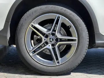 MERCEDES-BENZ GLC 300 4M AMG Pano Business Plus Trit…