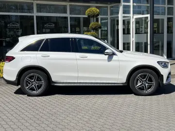 MERCEDES-BENZ GLC 300 4M AMG Pano Business Plus Trit…