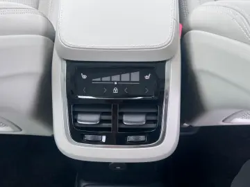 VOLVO XC90 T8 Ultra Dark PANO STANDHEIZUNG LED el.SITZ