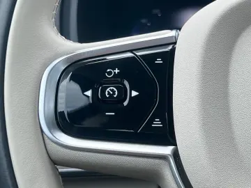 VOLVO XC90 T8 Ultra Dark PANO STANDHEIZUNG LED el.SITZ