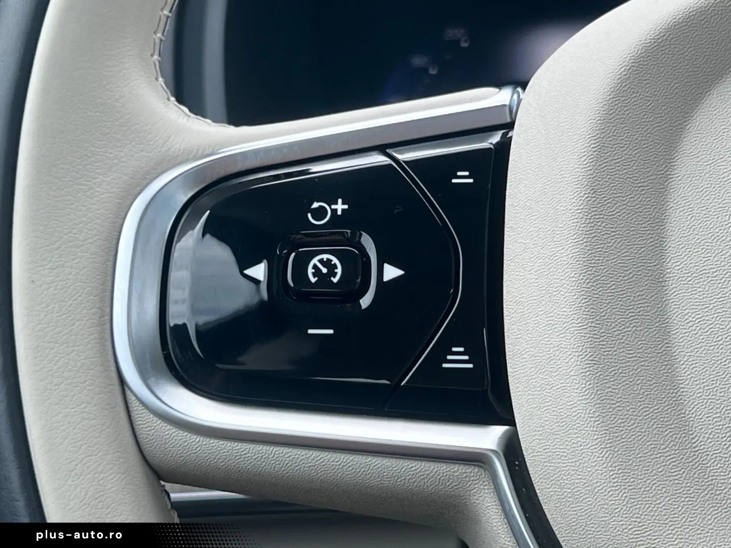 VOLVO XC90 T8 Ultra Dark PANO STANDHEIZUNG LED el.SITZ