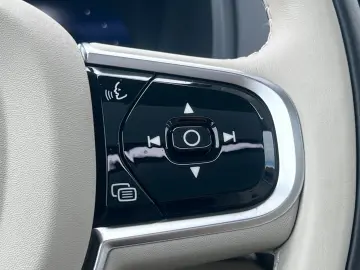 VOLVO XC90 T8 Ultra Dark PANO STANDHEIZUNG LED el.SITZ