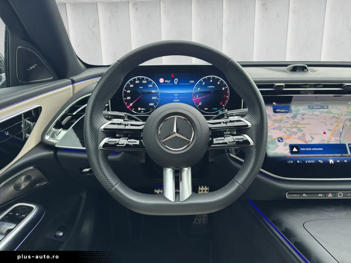 MERCEDES-BENZ E 200 AMG Night Superscreen Burm