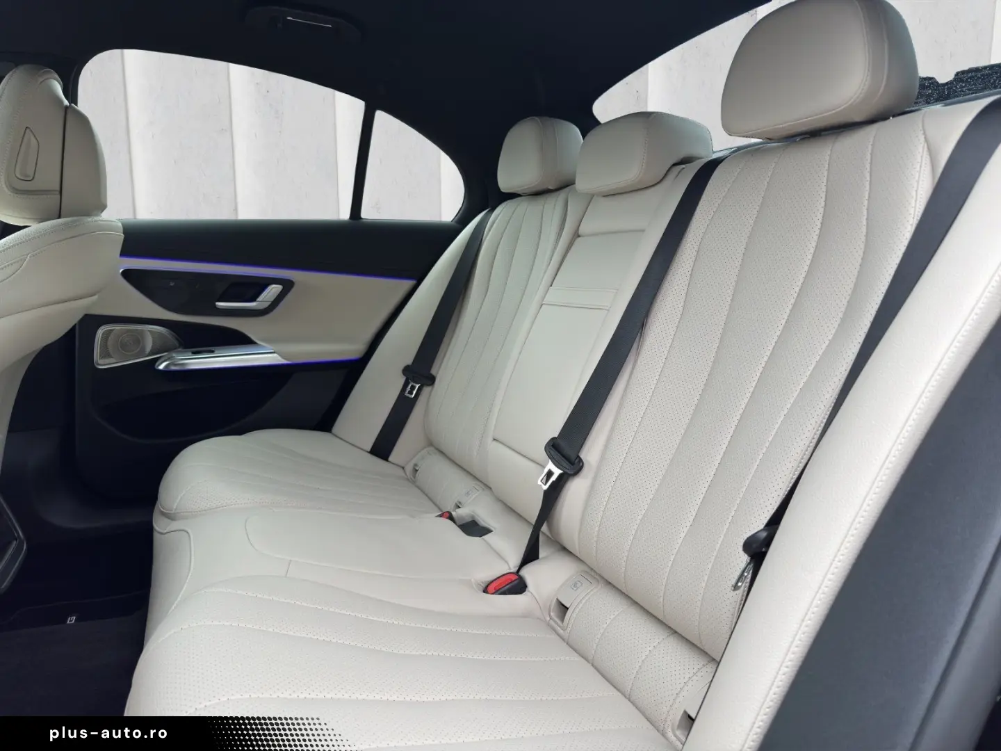 MERCEDES-BENZ E 200 AMG Night Superscreen Burm