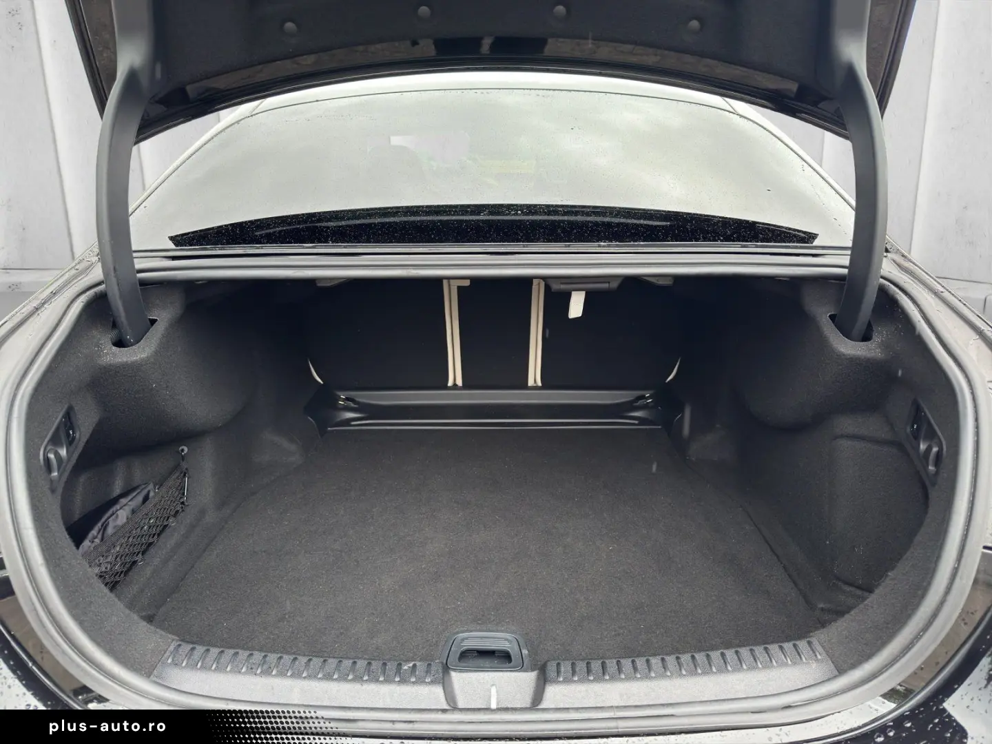 MERCEDES-BENZ E 200 AMG Night Superscreen Burm