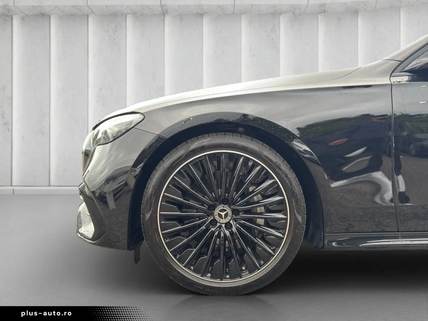 MERCEDES-BENZ E 200 AMG Night Superscreen Burm