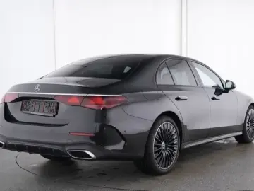 MERCEDES-BENZ E 220 d AMG  Pano Distro DIGITAL SUPER Night