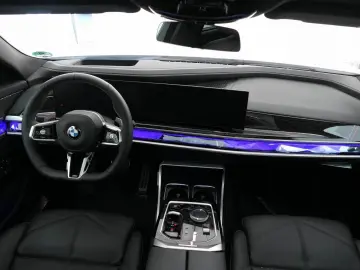 BMW 740d xDrive M Sport Pano-Sky Autobahnas. St-Hzg