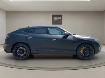 LAMBORGHINI Urus SE Massage B&O