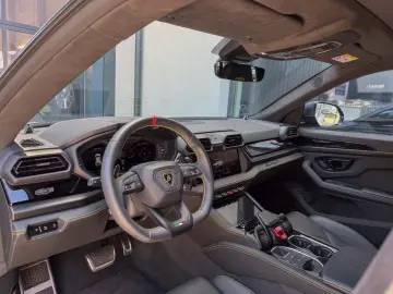 LAMBORGHINI Urus SE Massage B&O
