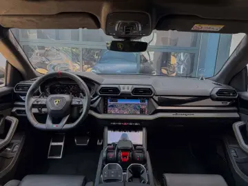 LAMBORGHINI Urus SE Massage B&O