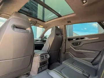 LAMBORGHINI Urus SE Massage B&O
