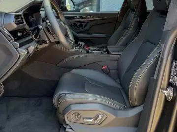 LAMBORGHINI Urus SE Massage B&O