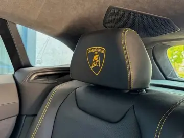 LAMBORGHINI Urus SE Massage B&O