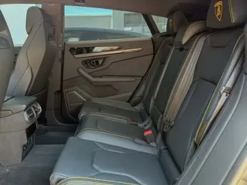 LAMBORGHINI Urus SE Massage B&O