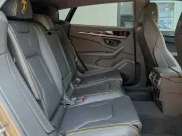 LAMBORGHINI Urus SE Massage B&O