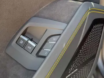 LAMBORGHINI Urus SE Massage B&O