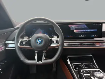 BMW 750e xDrive M Sportpaket Pro   AHK 360  STANDHZ