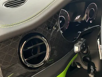 BENTLEY Bentayga V8 Black Edition - DemoCar