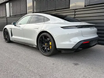 PORSCHE Taycan GTS-75 JAHRE PAKET-PANO-CHRONO-HAL