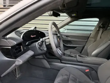 PORSCHE Taycan GTS-75 JAHRE PAKET-PANO-CHRONO-HAL