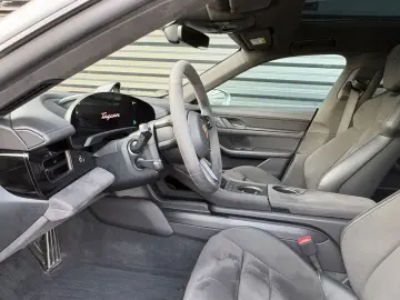 PORSCHE Taycan GTS-75 JAHRE PAKET-PANO-CHRONO-HAL