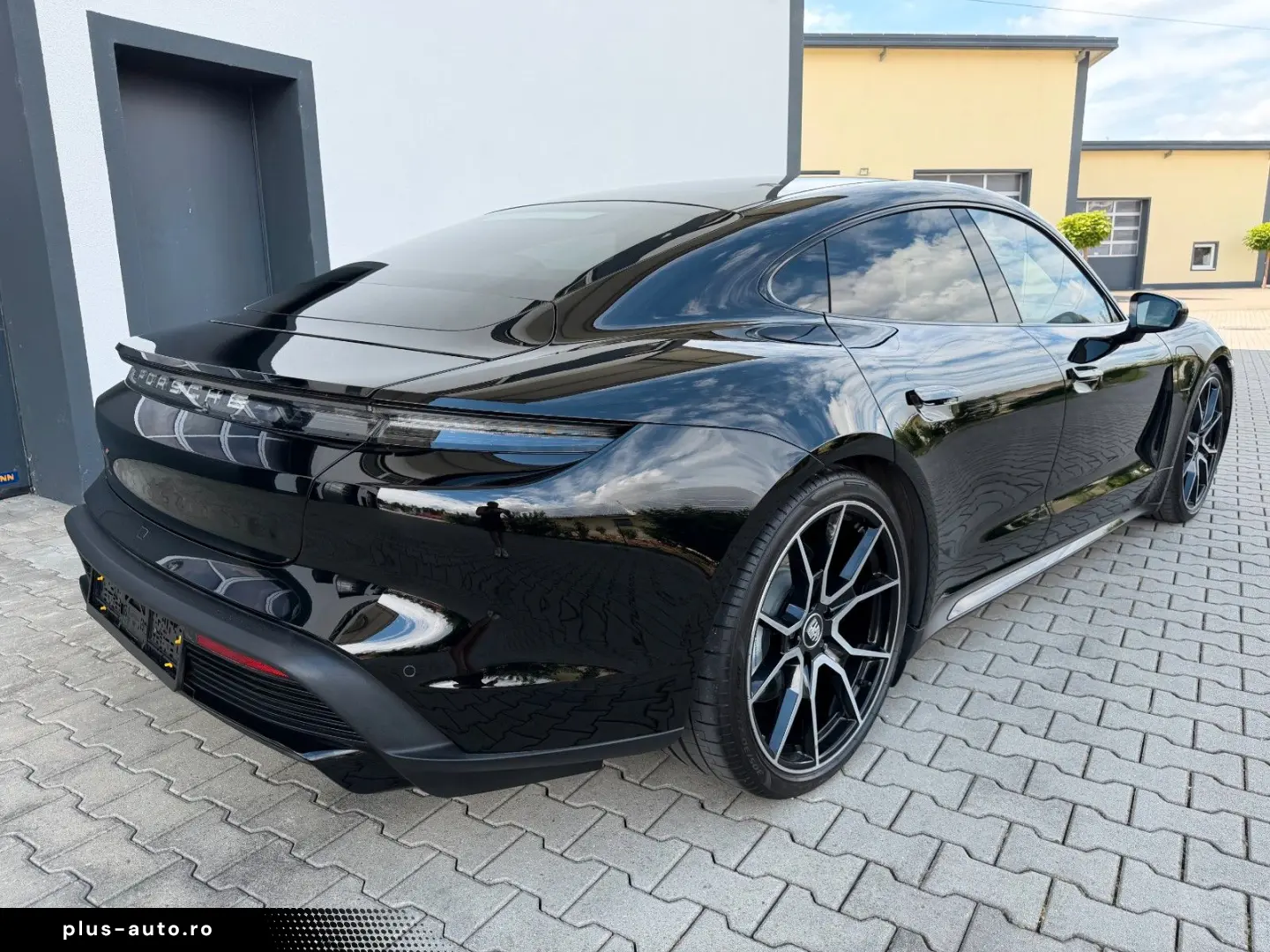 PORSCHE Taycan Turbo APPROVED. BUR NACHTS. MASSAGE HUD