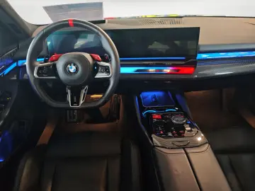 BMW M5 Limo xDr Panoram B&W DAProf 360 Ventil