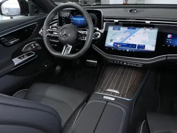 Mercedes-Benz E 300 e AMG DISTRO SUPERSCREEN NIGHT SOUND