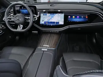 Mercedes-Benz E 300 e AMG DISTRO SUPERSCREEN NIGHT SOUND