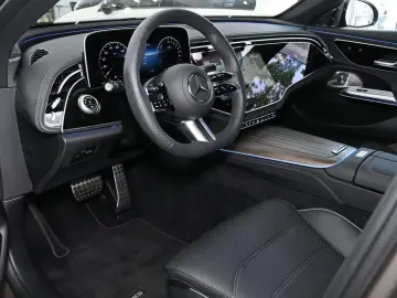 Mercedes-Benz E 300 e AMG DISTRO SUPERSCREEN NIGHT SOUND
