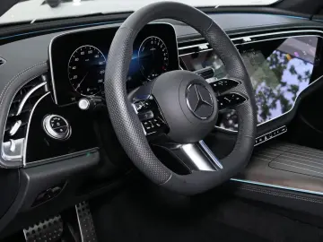 Mercedes-Benz E 300 e AMG DISTRO SUPERSCREEN NIGHT SOUND