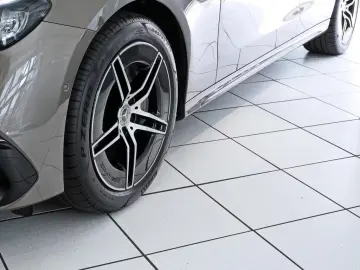 Mercedes-Benz E 300 e AMG DISTRO SUPERSCREEN NIGHT SOUND