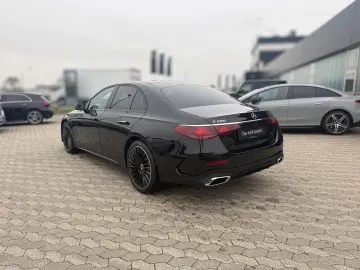 Mercedes-Benz E 200 AMG Night Pano Dist. Superscreen 20