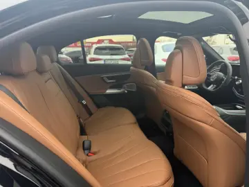 Mercedes-Benz E 200 AMG Night Pano Dist. Superscreen 20