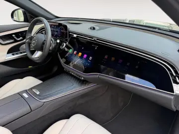 Mercedes-Benz E 220 d AMG Distro Pano SUPER Massage Night