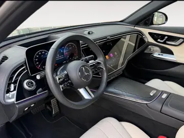 Mercedes-Benz E 220 d AMG Distro Pano SUPER Massage Night