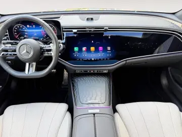 Mercedes-Benz E 220 d AMG Distro Pano SUPER Massage Night