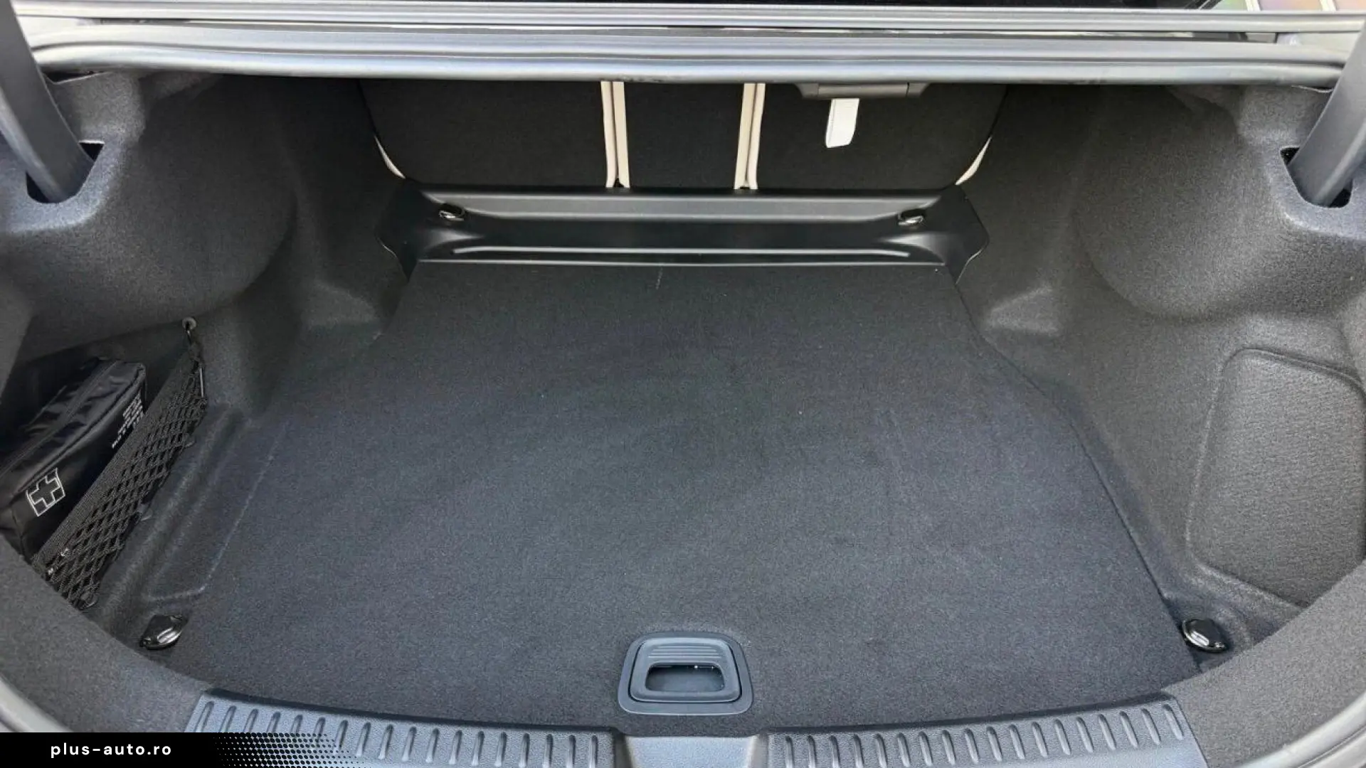 Mercedes-Benz E 220 d AMG Distro Pano SUPER Massage Night