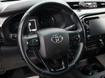 TOYOTA Toyota Hilux 2.8D-4D Invincible HardTop