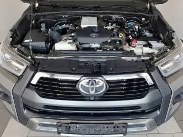 TOYOTA Toyota Hilux 2.8D-4D Invincible HardTop