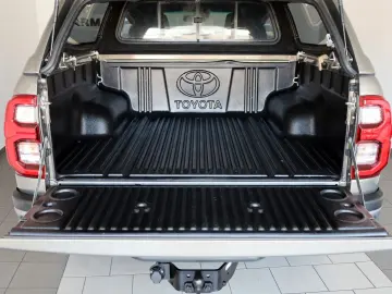 TOYOTA Toyota Hilux 2.8D-4D Invincible HardTop