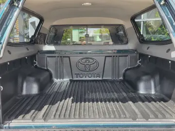 TOYOTA HiLux 4x4 Double Cab