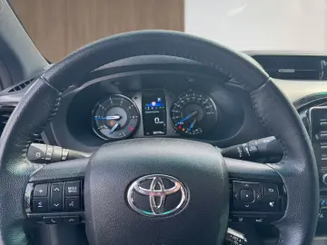 TOYOTA Hilux 2.8 D-4D 4x4 Double Cab Invincible 360