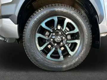 TOYOTA HiLux 4x4 2.8 D4-D Double Cab Invincible