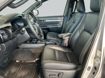 TOYOTA HiLux 4x4 2.8 D4-D Double Cab Invincible