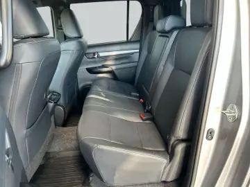 TOYOTA HiLux 4x4 2.8 D4-D Double Cab Invincible