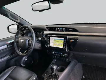 TOYOTA HiLux 4x4 2.8 D4-D Double Cab Invincible