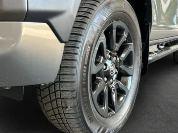 TOYOTA HiLux 4x4 Double Cab MHEV Invincible