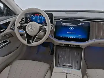 Mercedes-Benz E 220 d Exclusive Prem Pano Softclose Burm4D